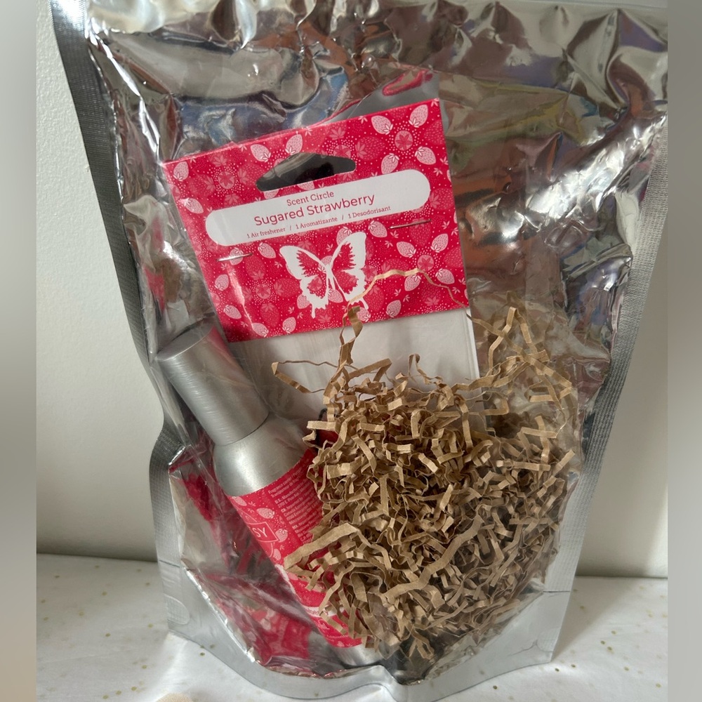 New Scentsy Sugared Strawberry Room Spray & Car Air Freshener Scent Circle🍓🩷🍓